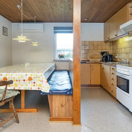 10 Person In Harbo Re * Harboør