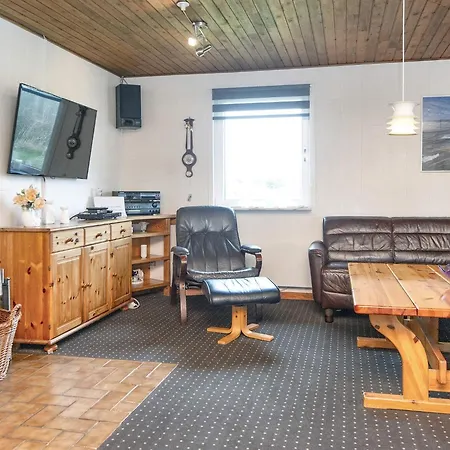 10 Person In Harbo Re Harboør